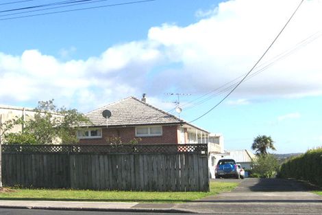 Photo of property in 108a Pupuke Road, Hillcrest, Auckland, 0627