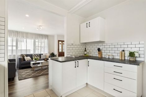 Photo of property in 2/47 Hogans Road, Glenfield, Auckland, 0629