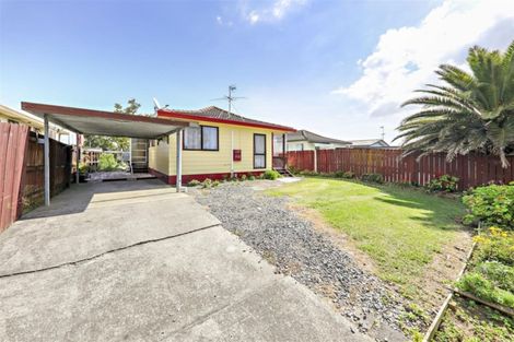 Photo of property in 2/18 Norrie Smith Avenue, Flat Bush, Auckland, 2023