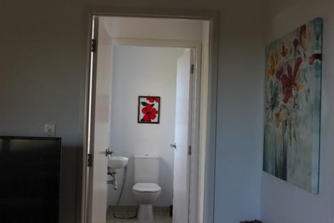 Photo of property in 28 Denver Avenue, Sunnyvale, Auckland, 0612