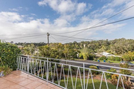 Photo of property in 15 Harrybrook Road, Green Bay, Auckland, 0604