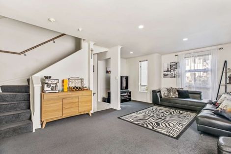 Photo of property in 8 Verdale Circle, Glen Eden, Auckland, 0602