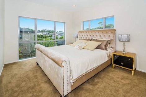 Photo of property in 8 Namsan Close, Fairview Heights, Auckland, 0632