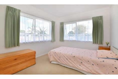 Photo of property in 6a Doment Crescent, Orewa, 0931