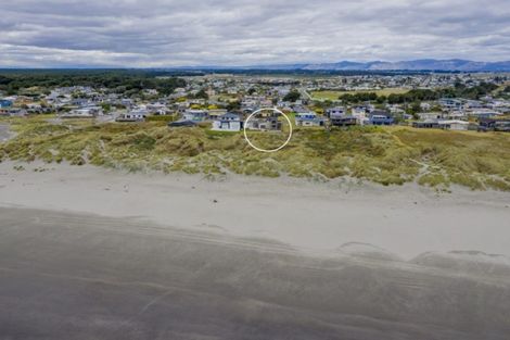 Photo of property in 8a Marine Parade South, Foxton Beach, Foxton, 4815