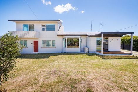 Photo of property in 35 Shortt Street, Foxton Beach, Foxton, 4815