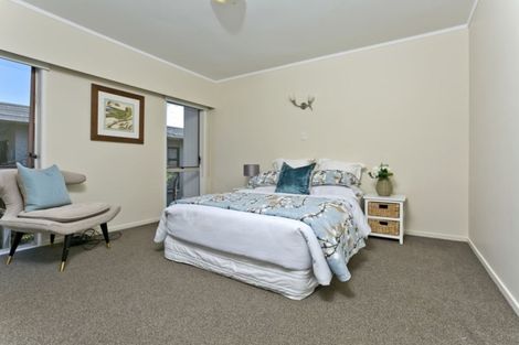 Photo of property in 61 Merriefield Avenue, Forrest Hill, Auckland, 0620