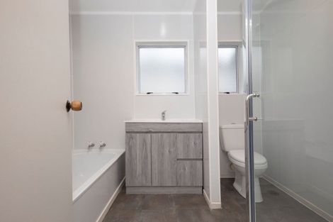 Photo of property in 18 Sarona Avenue, Glen Eden, Auckland, 0602