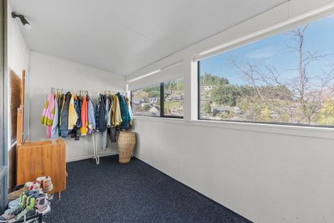 Photo of property in 8 Wye Place, Fernhill, Queenstown, 9300