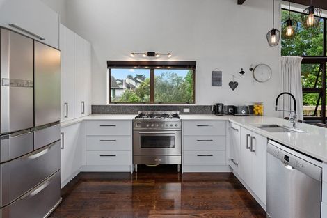 Photo of property in 17 Chatham Avenue, Paremoremo, Auckland, 0632