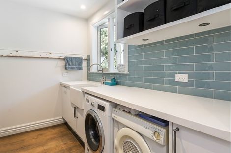 Photo of property in 2 Chenery Road, Red Beach, 0932