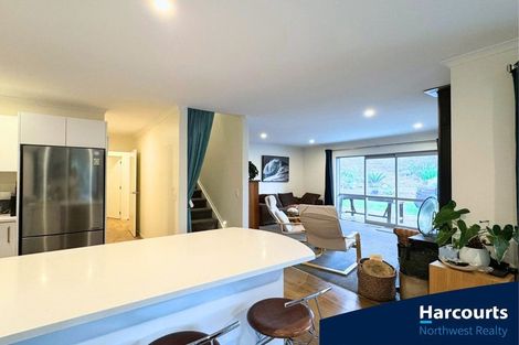 Photo of property in 296 Motutara Road, Muriwai, Waimauku, 0881