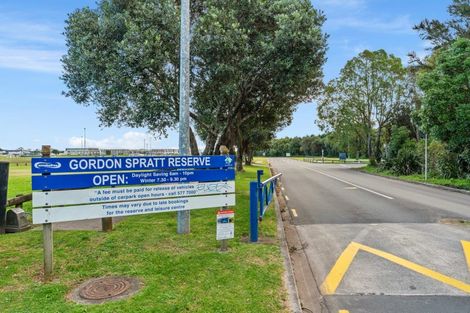 Photo of property in 65 Alice Lane, Papamoa Beach, Papamoa, 3118