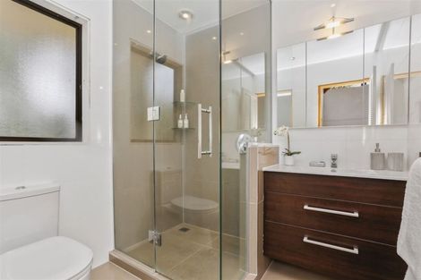 Photo of property in 411 Waitakere Road, Taupaki, Henderson, 0782