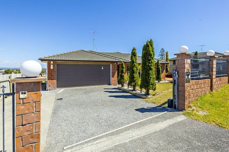 Photo of property in 28 Saralee Drive, Manurewa, Auckland, 2105