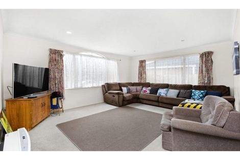 Photo of property in 10 Aldershot Place, Nawton, Hamilton, 3200