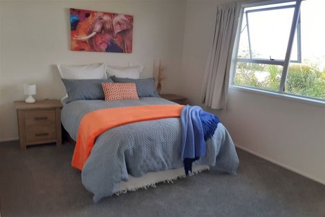 Photo of property in 10 John Road, Stanmore Bay, Whangaparaoa, 0932