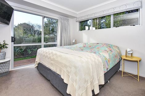 Photo of property in 9a Crispe Road, Clarks Beach, 2122