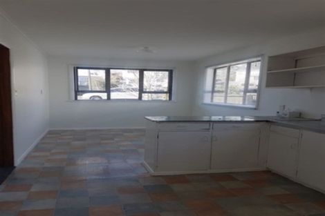 Photo of property in 11 Springside Place, New Lynn, Auckland, 0600