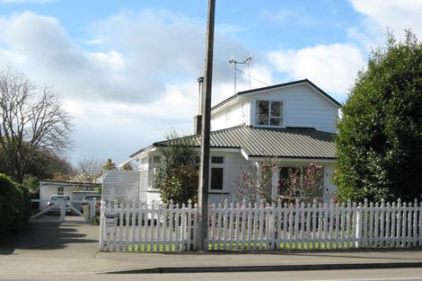 Photo of property in 105 Te Mata Road, Havelock North, 4130