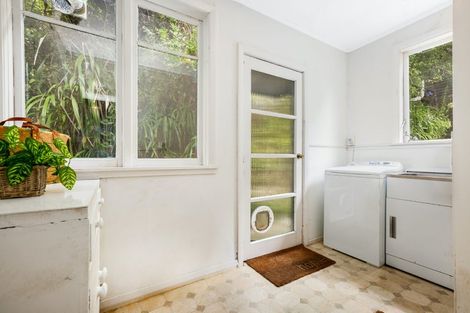 Photo of property in 49 Rona Street, Eastbourne, Lower Hutt, 5013