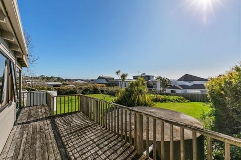 Photo of property in 46 De Luen Avenue, Tindalls Beach, Whangaparaoa, 0930