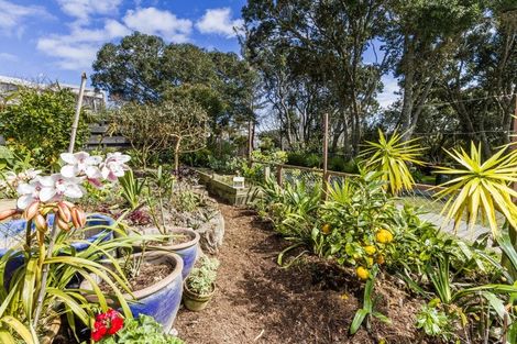 Photo of property in 4/30 Castor Bay Road, Castor Bay, Auckland, 0620