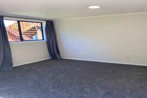 Photo of property in 1/29 Ridgewood Crescent, Birkenhead, Auckland, 0626