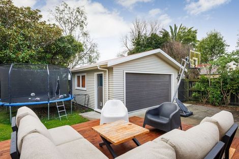 Photo of property in 14 Rangitane Street, Palmerston North, 4414