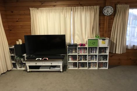 Photo of property in 2/133 Carnoustie Drive, Wattle Downs, Auckland, 2103