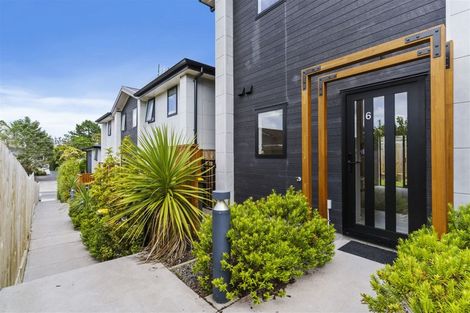 Photo of property in 6/102 Millbrook Road, Sunnyvale, Auckland, 0612