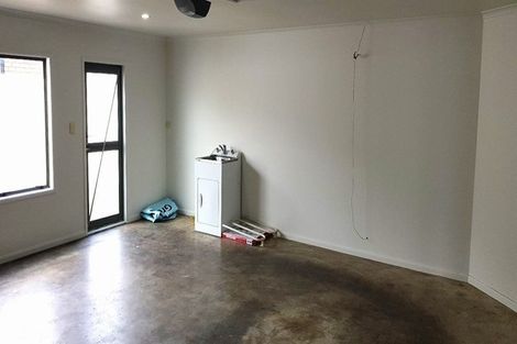 Photo of property in 8 Anton Place, Takanini, 2112