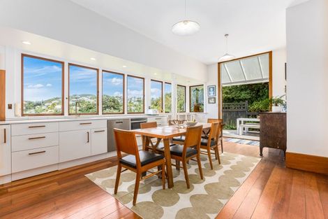 Photo of property in 25 Garden Road, Northland, Wellington, 6012