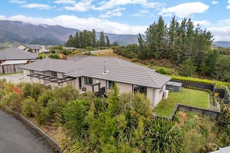 Photo of property in 5 Mckenzie Way, Timberlea, Upper Hutt, 5018