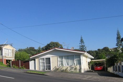 Photo of property in 1/2 Hogans Road, Glenfield, Auckland, 0629