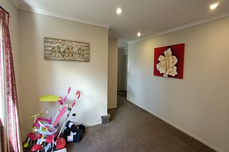 Photo of property in 25 Andover Way, Goodwood Heights, Auckland, 2105