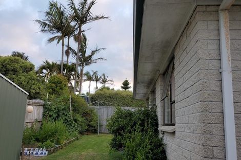 Photo of property in 2/131 Glenmore Road, Sunnyhills, Auckland, 2010