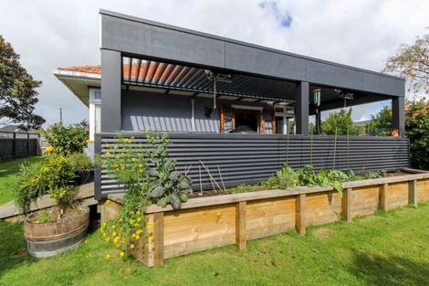 Photo of property in 2 Norman Street, Lower Vogeltown, New Plymouth, 4310