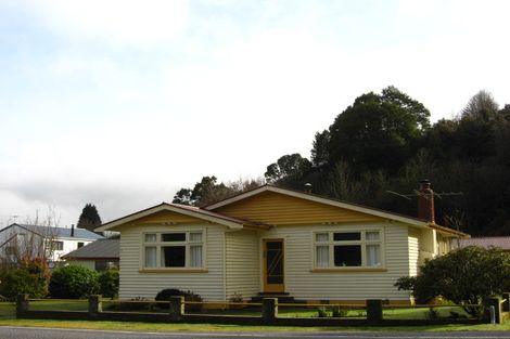 Photo of property in 4 Broadway, Reefton, 7830