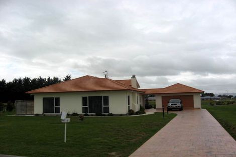 Photo of property in 6 Daffodil Grove, Carterton, 5713