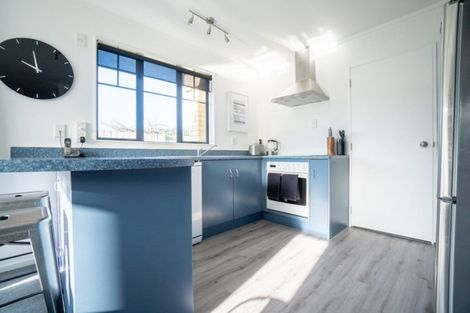 Photo of property in 8 Logan Place, Kelvin Grove, Palmerston North, 4414