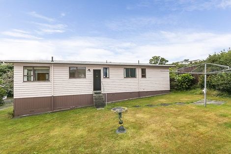 Photo of property in 4 Bloomsbury Grove, Newlands, Wellington, 6037