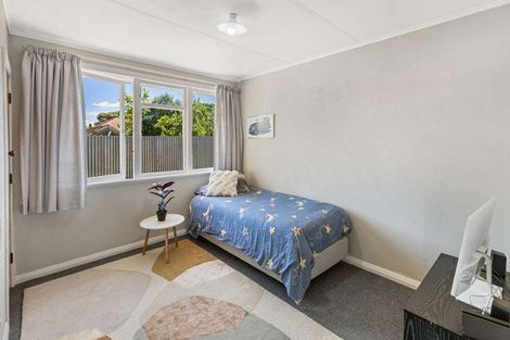 Photo of property in 4 Crewe Crescent, Hokowhitu, Palmerston North, 4410