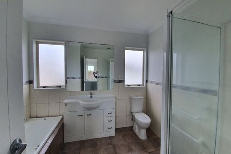 Photo of property in 14 Kalmore Place, Flat Bush, Auckland, 2016