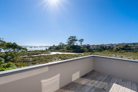 Photo of property in 27b Tamaki Bay Drive, Pakuranga, Auckland, 2010