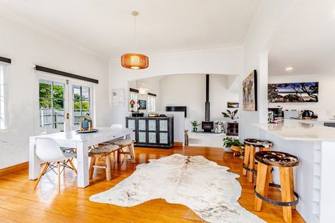 Photo of property in 38 Waiwaka Terrace, Strandon, New Plymouth, 4312