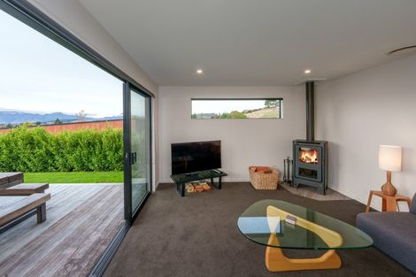Photo of property in 7 Little Alpha Loop, Wanaka, 9305