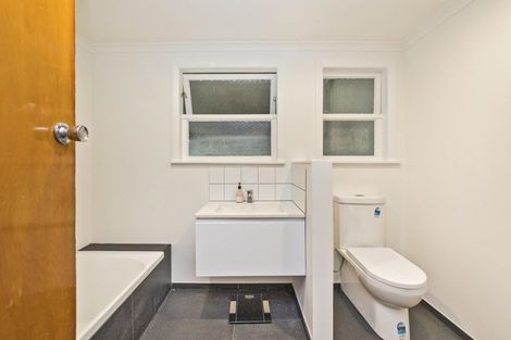 Photo of property in 8 Hartley Place, Awapuni, Palmerston North, 4412