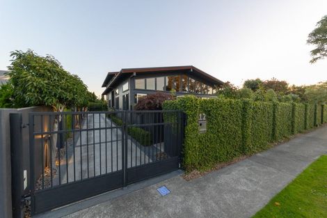 Photo of property in 12 Ihaka Street, Hokowhitu, Palmerston North, 4410