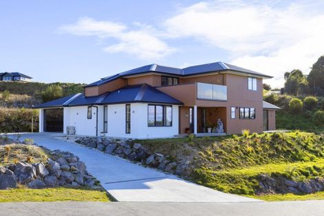 Photo of property in 5 Grandview Lane, Acacia Bay, 3385